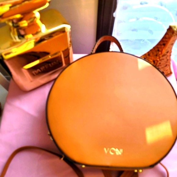 Voni round bag main image 6